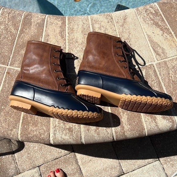 Adam Duck Boots Tan leather, blue rubber on bottom Men’s Size 8 Copy-NWOT - Picture 8 of 13